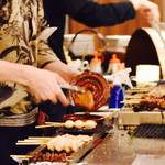 こてつ - 目の前で丁寧に調理されるのを眺めながら、酒はどんどんススみます。