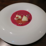 セルサルサーレ - ビーツとイチゴのスープ フルーツトマトとブッラータ・チーズ プロヴァンスのオリーブオイル1