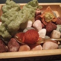 IL TEATRINO DA SALONE - カンノーロ　コロッケ　海藻チップ