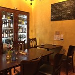 ピッツェリア ジターリア ダ フィリッポ - シックな雰囲気の店内