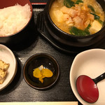 IPPO - 旨鶏と豆腐のキムチチゲ