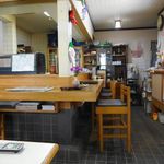 すし平 - 店内