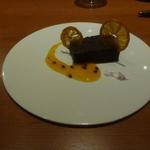 baron - ホットチョコケーキ、とブラッドオレンジ、パッションフルーツのソースで・・