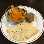 Izakaya Indian Curry and Asian Restaurant Chandrama - サラダ＆マライティッカ＆パパド