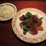 旬菜食卓 びすとろ KAZU - 日替わり逸品ランチ[ビーフ赤ワイン煮、ライス](2017/05/19撮影)