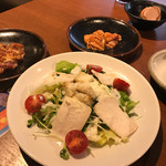 Kokusangyuu Yakiniku Nikushou Sakai - シーザーサラダ、豚はらみ、ミノ