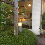 ペール・ド・ノエル - 外側から見た店内