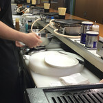 焼肉やっちゃん - オーダー後にカットしてくれますよ、それを見るのも楽しい〜٩(๑❛ᴗ❛๑)۶