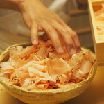 木山 - 鰹・鮪節を削られます