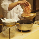 木山 - 碗物の出汁を目前でとられます