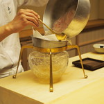 木山 - 碗物の出汁を目前でとられます