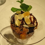 リストランテ サクラ - 小麦粉を使わないチョコレートケーキ、チョコムース、牛乳のジェラート、バナナ