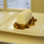 マールブランシュ - ムースグラッセにマロングラッセをトッピング