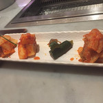 蔓牛 - キムチ盛り合わせ