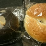 Hearty Bread Cyuna - ショコラ生地のパンとベーグル。