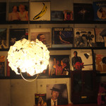 金平 - 壁にはYAZAWAのレコードが...