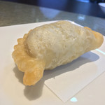 クロモリ - 焼き鴨、蒸し鮑、どんこ椎茸、宮城の筍が入った五目揚げ餃子