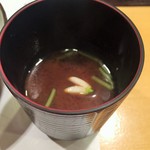 新ばし 星野 - ゆずの花が浮かぶ赤出汁