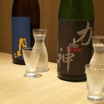 マグロ 婆娑羅 - 山形　上喜元　純米吟醸　神力／島根　出雲月山　芳醇辛口