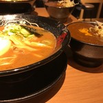 金澤濃厚豚骨ラーメン 神仙 - 濃厚豚骨醤油ラーメン金沢カレーセット