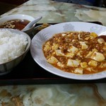 玉蘭 - 麻婆豆腐定食。ピリ辛で旨し。ご飯はかなり多めです。