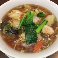 天津飯店 本店 - 海鮮湯面(具だくさんの海鮮麺)