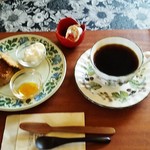 カフェギャラリー ツドイ - 自家ばい煎オーガニックコーヒー（400円）、シナモンオレンジスコン（180円）