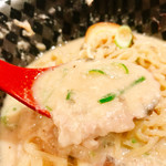 みなとや - 底から混ぜてみれば物凄い粘度のスープに早変わり！？