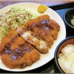 小春食堂 - 料理写真:豚かつ定食