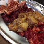 大門 - 上から：和牛カルビ１人前　ハラミ２人前　上ホルモン　２人前　カルビ並　２人前～