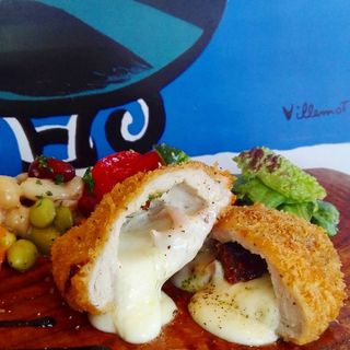 一押し！三元豚とモッツァレラのカツレツ(2,000円／税別)