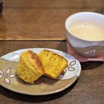 Chai Koubou - 工房スペシャルチャイ、にんじん＆くるみケーキ