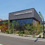 Starbucks Coffee - 駐車場からの外観。