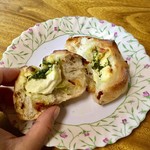 パン家アストレア - クランベリーオレンジ クリームチーズ(200円)