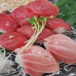 みなと市場 小松鮪専門店 - 「マグロの握り」