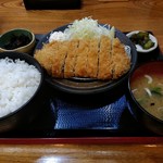 とんかつ専門店 とん豚 - 【2017.5.22(月)】ロースカツランチ(並盛)980円