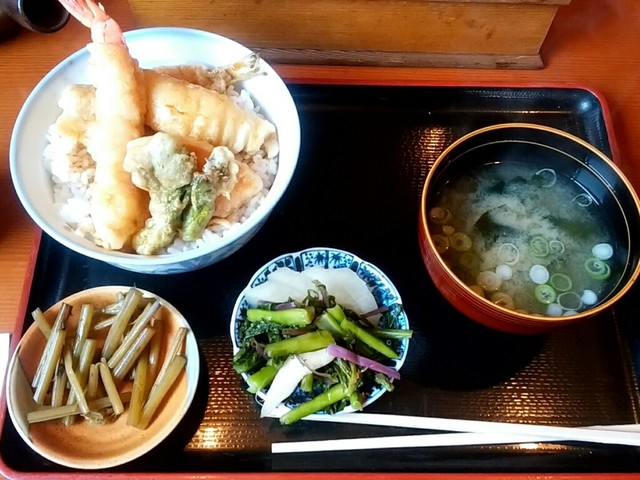 天丼屋K 冬の贅沢】ずわい蟹を天ぷらで味わう「蟹三昧天丼」天丼はま田・天ぷら