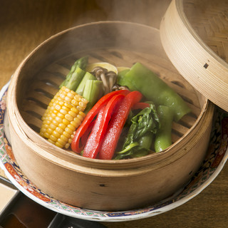 Yanagibaba Honke specialty [Steamed seasonal vegetables] with homemade ponzu sauce and sesame sauce