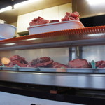 通せんぼ - カウンターのお肉
