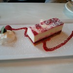 アニヴェルセルカフェ - ラズベリーのチーズケーキ ¥700