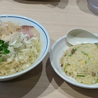 らーめん鱗 茨木店