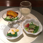 神戸プレジール - 前菜は普通に美味しい。神戸牛はちょっと固かったです