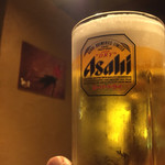 鮨のえん屋 - 照明が黄色い電球で心が落ち着き、黄金ビールに飲む気UP！