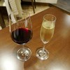 カーサプリモ - ドリンク写真:カルフォルニアワイン ナーリーヘッド（左）とフランスのスパークリングワイン デュック（右）