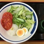 心味 - サラダうどん800円