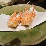 蕎麦の三心 - 刺身のエビの頭を素揚げに