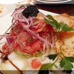 限定5食のマグロとアボカドのタルタル仕立　キャビアのせ　￥880　