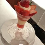資生堂パーラー - 越後姫のストロベリーパフェ