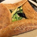 ブレッツカフェ クレープリー ル コントワール - 本日の野菜（小松菜と茄子）とチーズのガレット♡