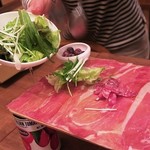 ワインの酒場。ディプント - 「元祖！イタリア産＆スペイン産 生ハムとサラミのてんこ盛り（ハーフ）」